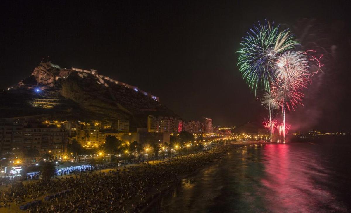 Fuegos cromáticos la primera noche