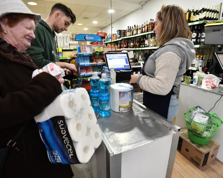 Coronavirus en Galicia: acopio de víveres y gel antibacterias en Pontevedra