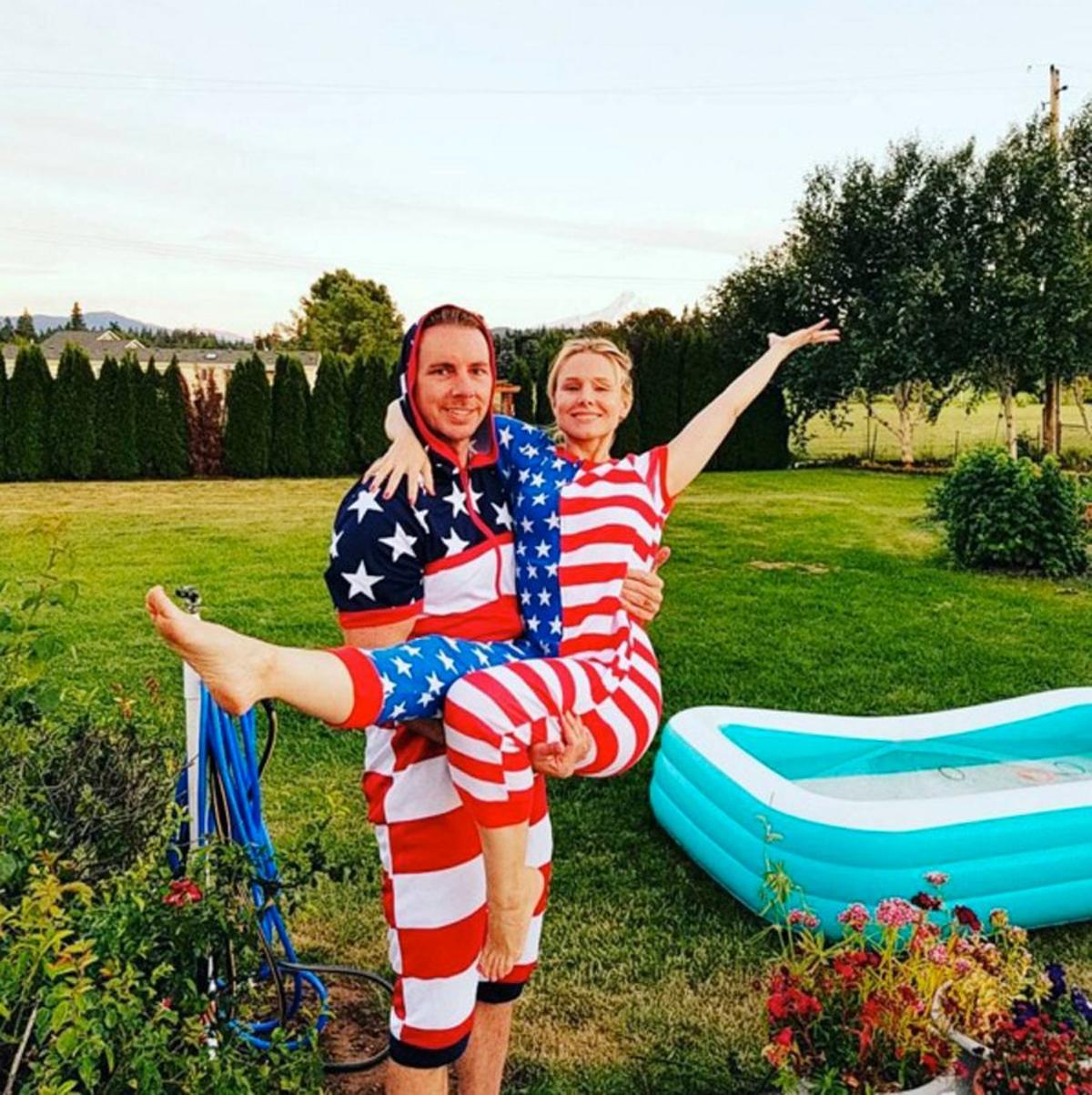 Kristen Bell y Dax Shepard celebran el día de la Independencia de EE.UU. en pijama