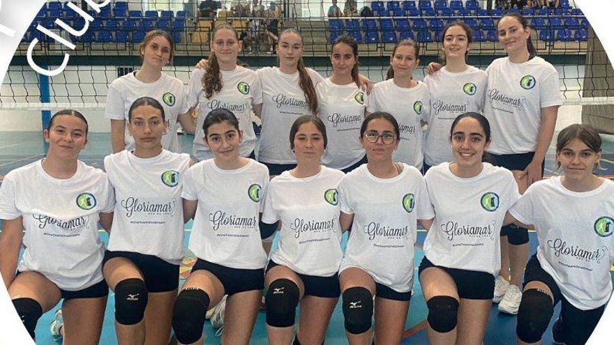 El cadete femenino del Club Voleibol Oliva es uno de los equipos premiados