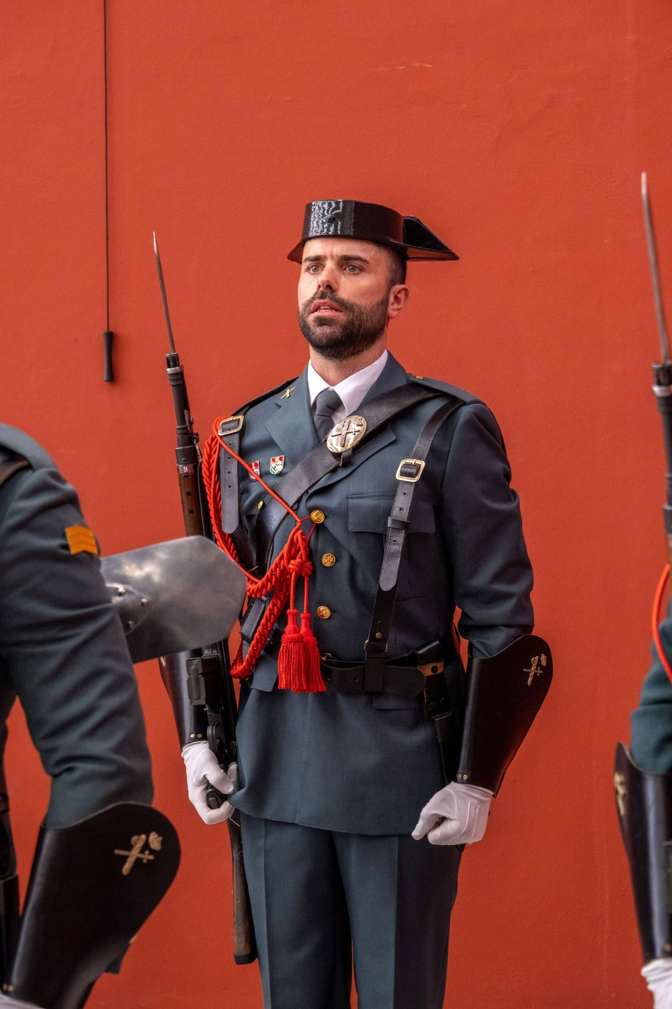 EN IMÁGENES: Así fueron los actos en Oviedo del 179 aniversario de la Guardia Civil