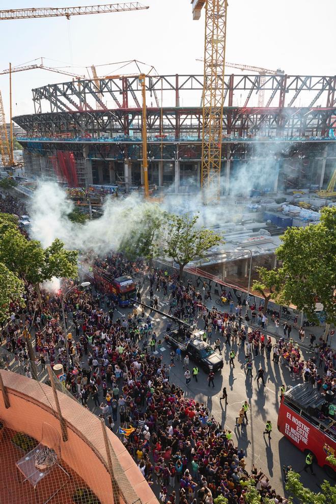 ¡De locos! Las mejores imágenes de una ciudad entregada al Barça