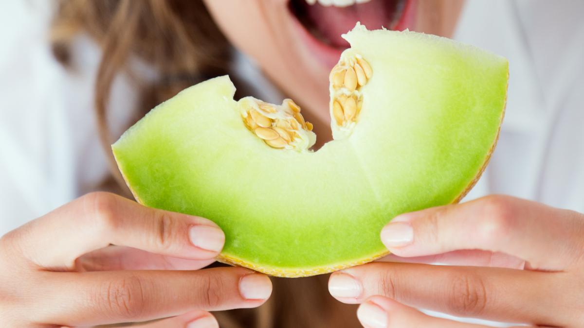 Esta es la razón por la que te pica la garganta cada vez que consumes melón