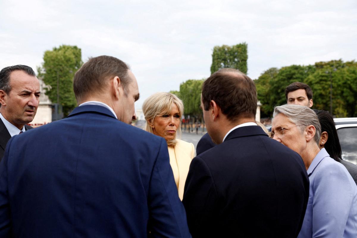 París celebra por todo alto el aniversario de la toma de la Bastilla.