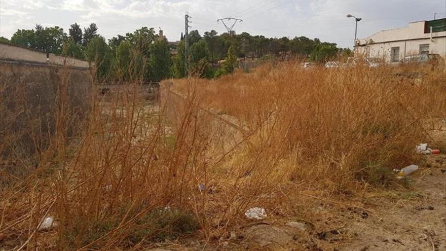 Piden adecentar el entorno del Revellín y habilitar una zona de aparcamiento