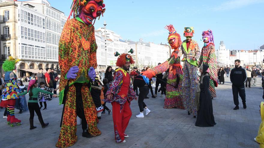 Entroido en A Coruña: concursos, desfiles y los conciertos de Kumpania Algazarra y Carlangas y Los cubatas