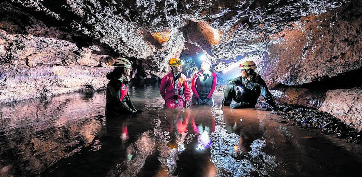 Les Coves de Sant Josep són el segon recurs turístic de la província per nombre de visitants, alhora que és una significativa font d’informació científica, de fet, l’IGME va encetar l’any 2022 diverses línies d’investigació en aquesta cavitat.
