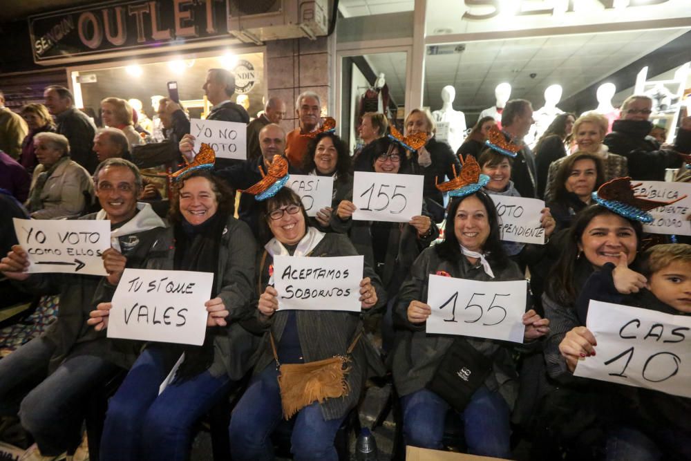 La sátira llena las calles de Benidorm en el Desfile del Humor