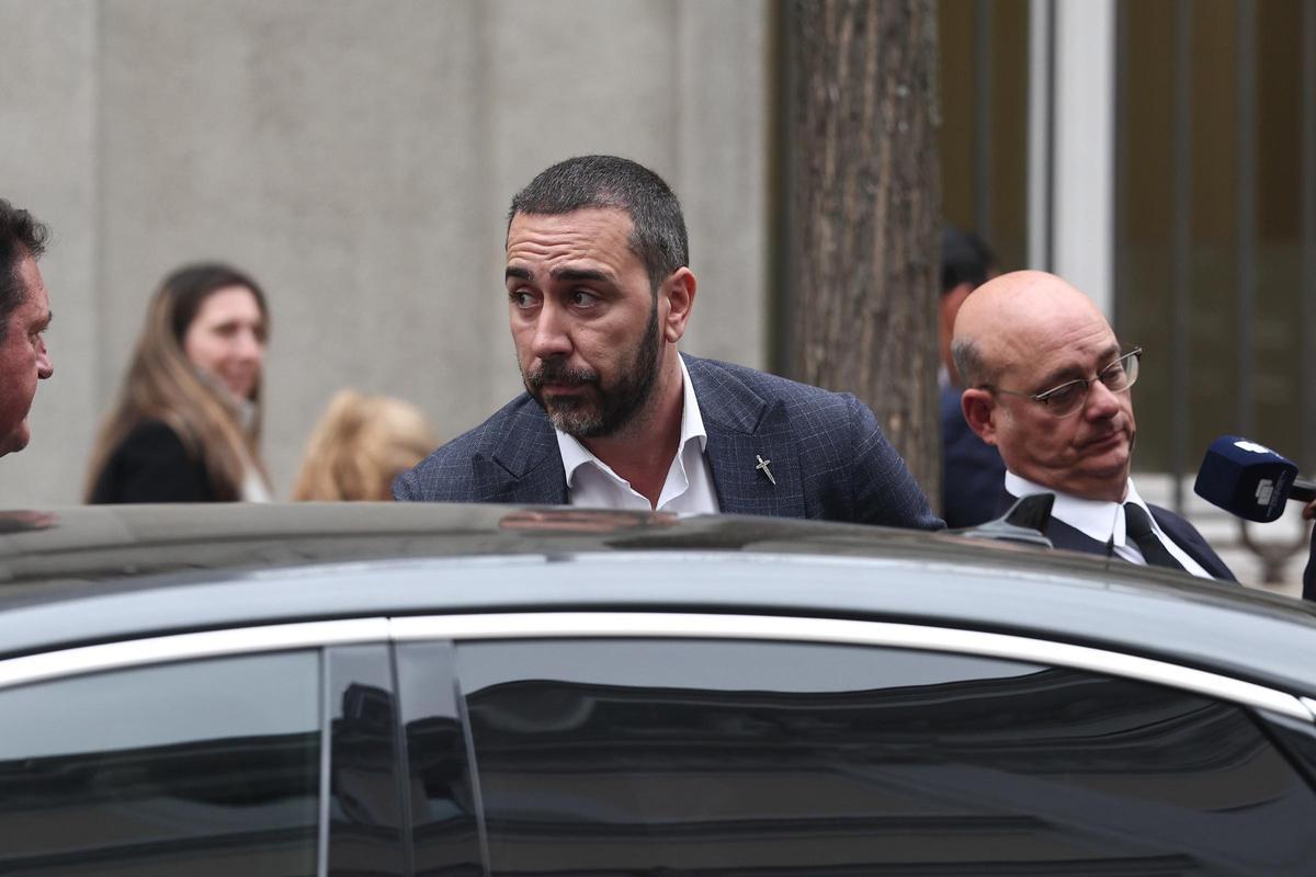 El empresario Víctor de Aldama a su salida del Tribunal Supremo, a 7 de abril de 2026, en Madrid (España). El exministro José Luis Ábalos, su exasesor Koldo García y el empresario Víctor de Aldama se sientan a partir de hoy en el banquillo de los acusados