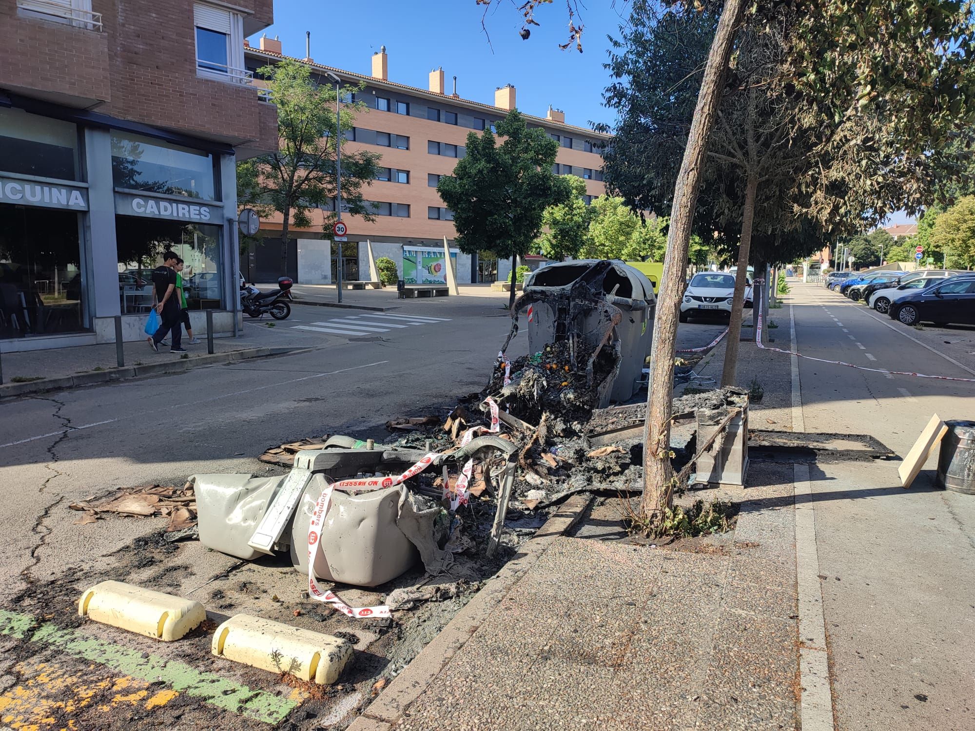 Contenidors cremats per la revetlla a Girona