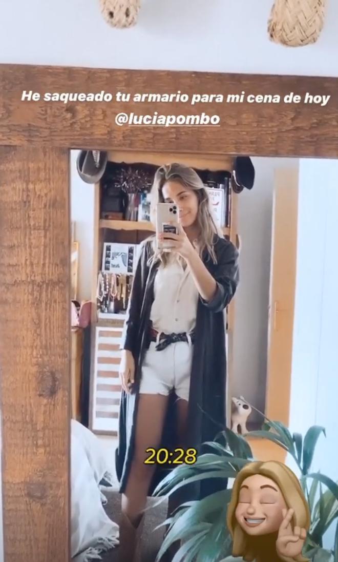 María Pombo con shorts, chaqueta larga y botas cowboy