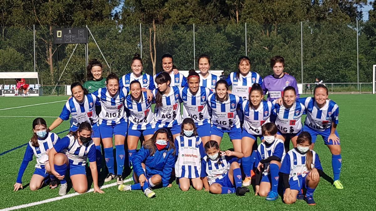 Las jugadoras del Sárdoma posan antes del partido de ayer.