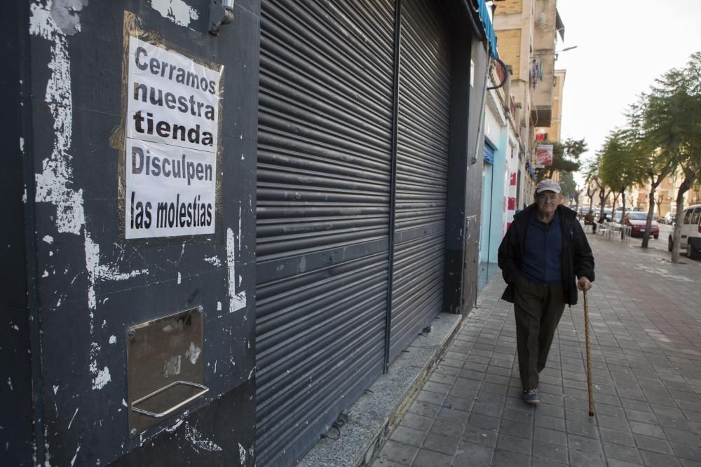 El pequeño comercio cierra en Alicante