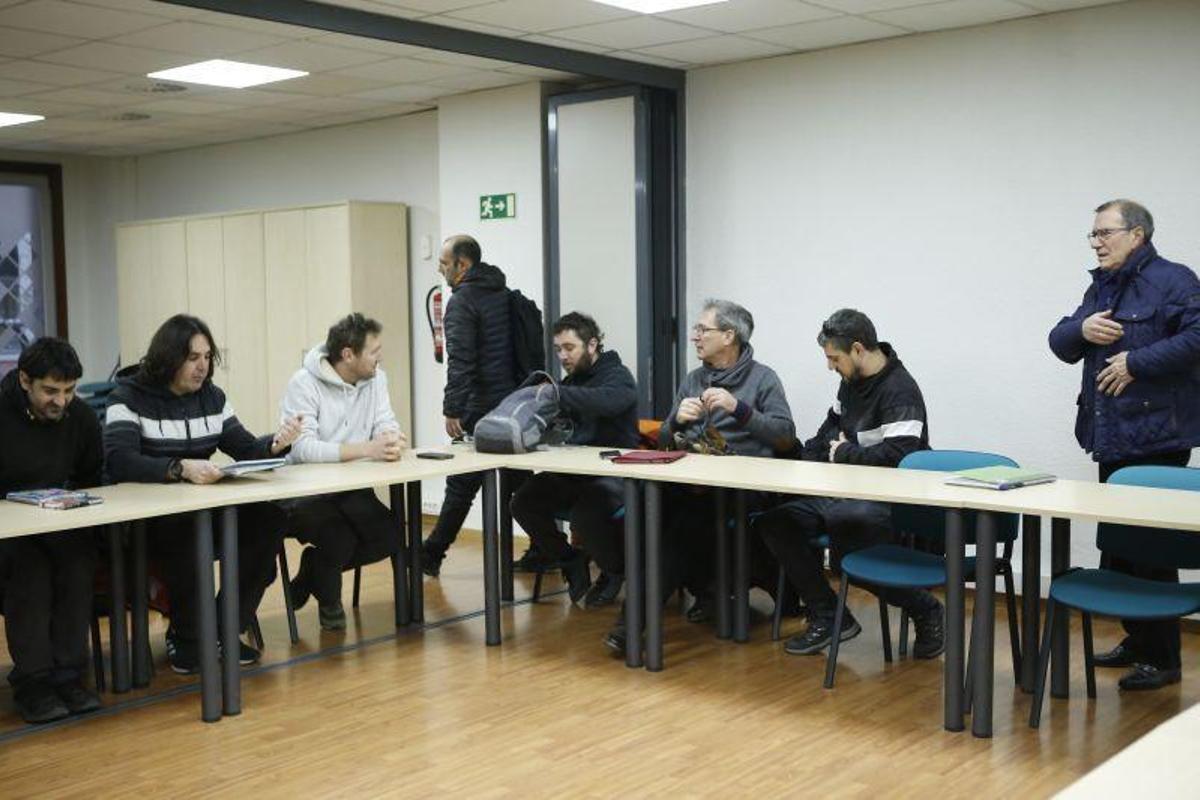 FCC acepta subir el salario a los jardineros para evitar la huelga