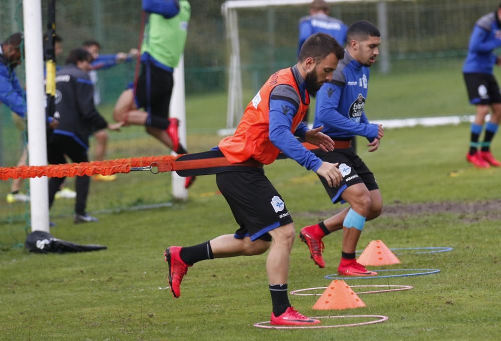 Circuito de fuerza, ejercicio de posesión y fútbol 8 para 8 en el primer entrenamiento de una semana sin fútbol liguero.