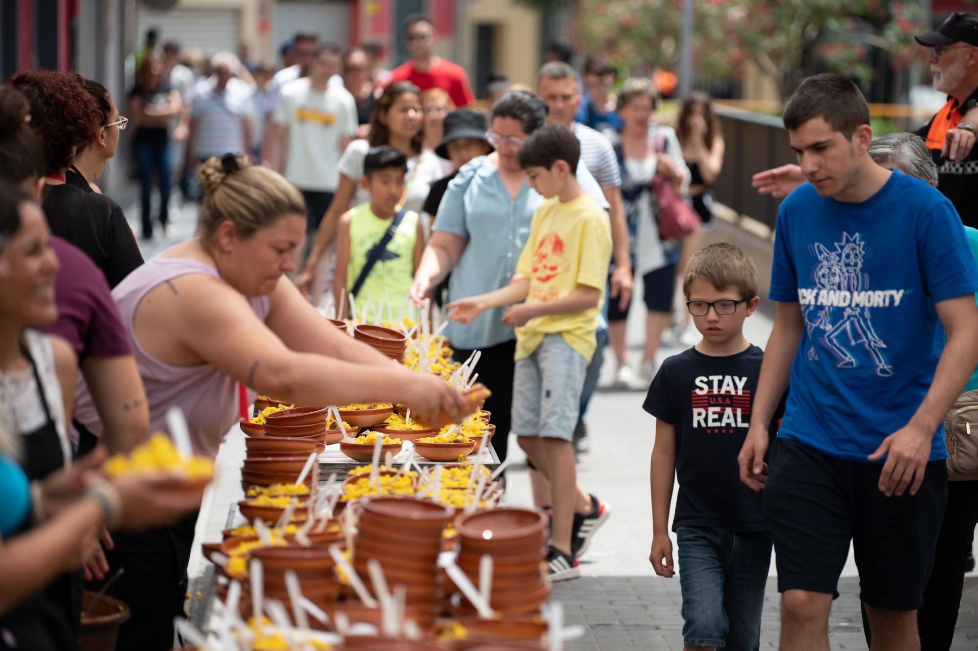 Revive el día grande de Santa Quitèria en Almassora con Les Calderes y la mascletà