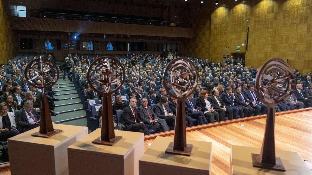 Beatriz Corredor, Íñigo Parra, Gonzalo Iturmendi, Cristina Aristoy y Carmencita, premios Forinvest 2022.