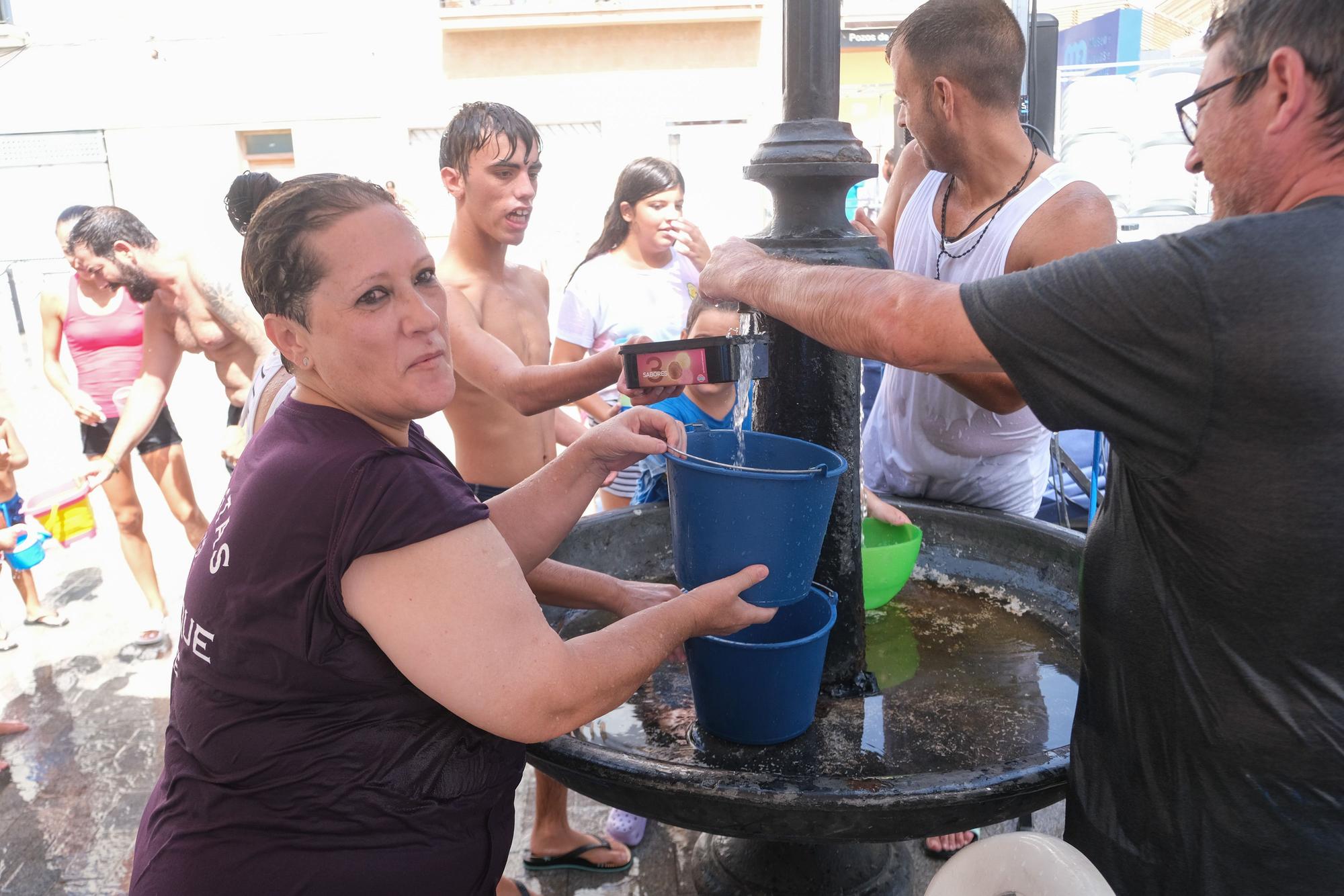 Así ha sido la tradicional "banyà" de las fiestas de San Roque