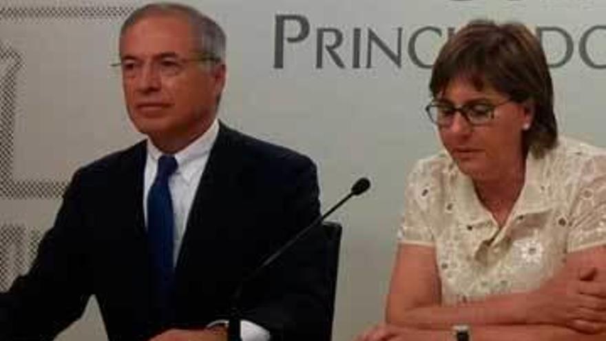 Miguel Antoñanzas, presidente de Viesgo, y Pilar Varela, consejera de Servicios y Derechos Sociales del Principado.