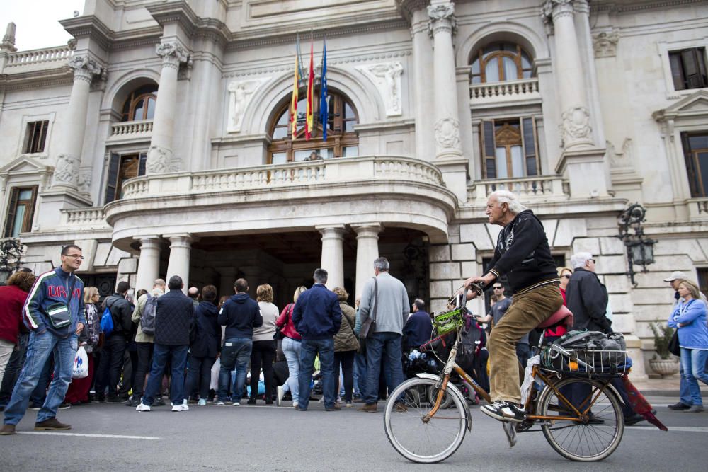 La plaza del Ayuntamiento, también llena en Semana Santa