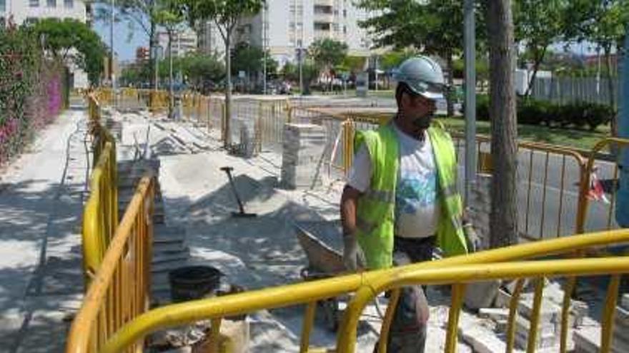 Los trabajos de conexión del suministro eléctrico han comenzado en Teatinos.