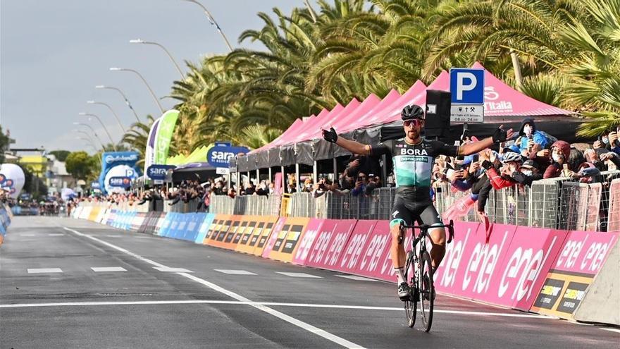 Pello Bilbao pone en jaque al Giro en el gran día de Sagan