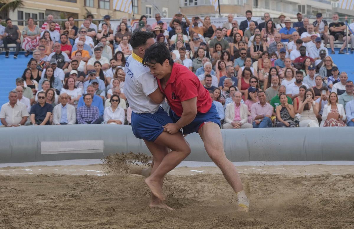 Lucha Canaria y Coreana en Las Canteras