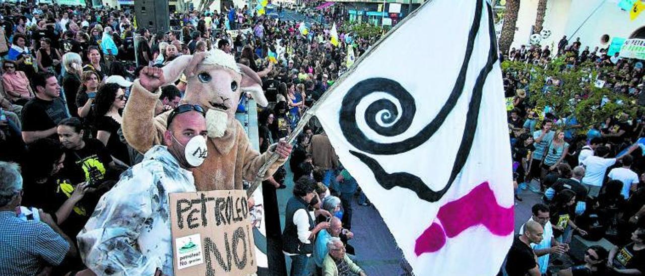 Manifestación en Fuerteventura en contra de las prospecciones petrolíferas en 2014.