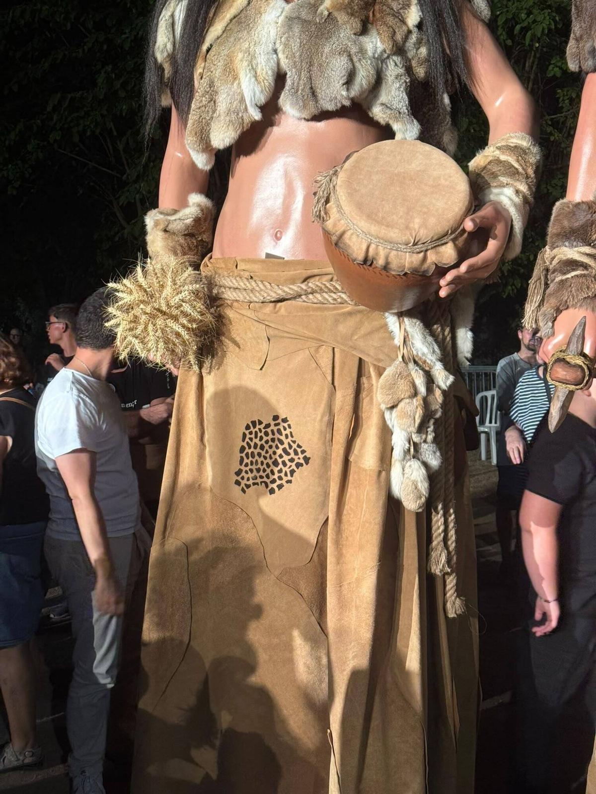 La nova imatge dels Gegants Prehistòrics de Moià, el Toll i la Teixonera