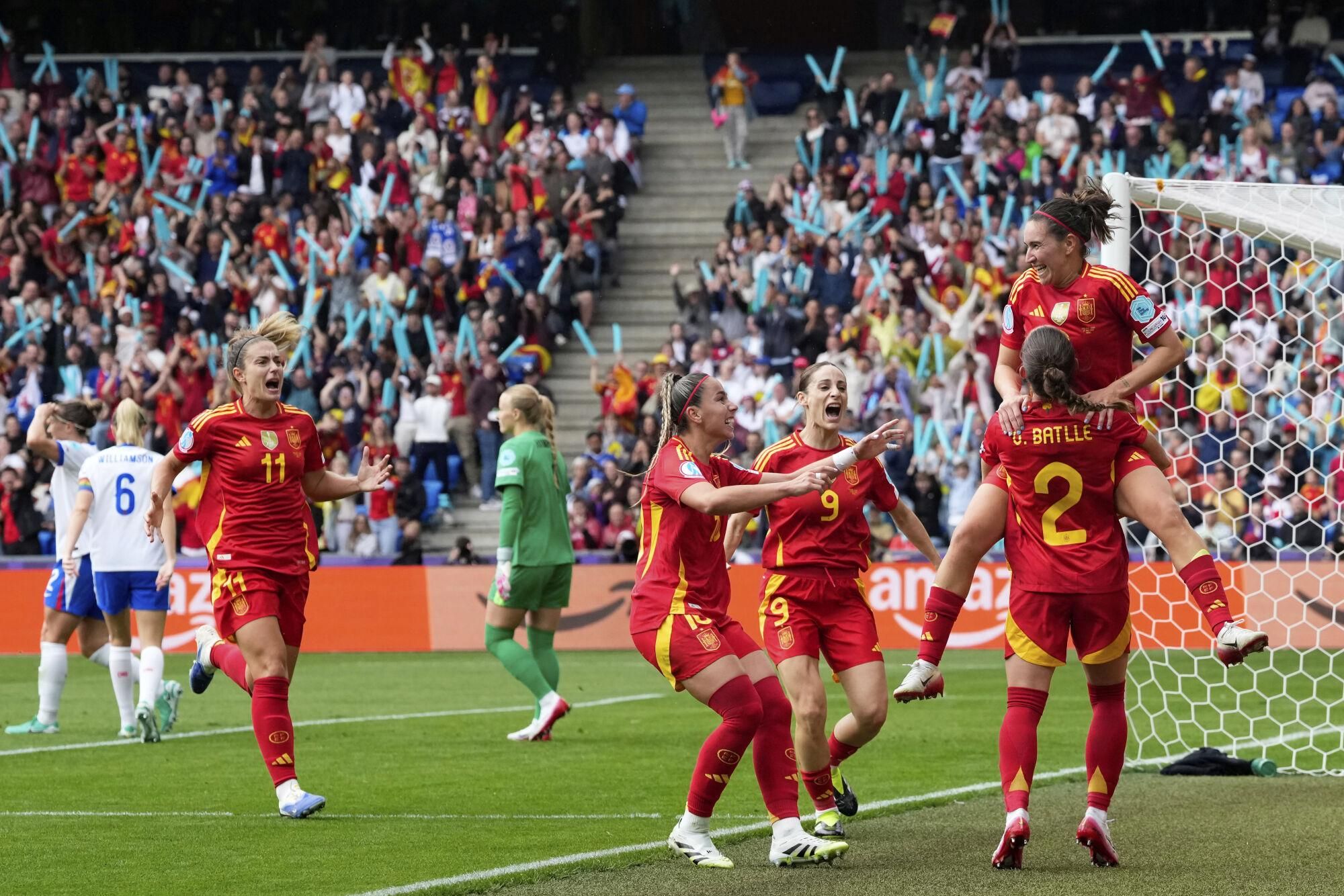 Spain players celebrate after Spain's Mariona Caldentey, right, scored the opening goal during the Women's Euro 2025 final soccer match between England and Spain at St. Jakob-Park in Basel, Switzerland, Sunday, July 27, 2025. (AP Photo/Alessandra Tarantino)