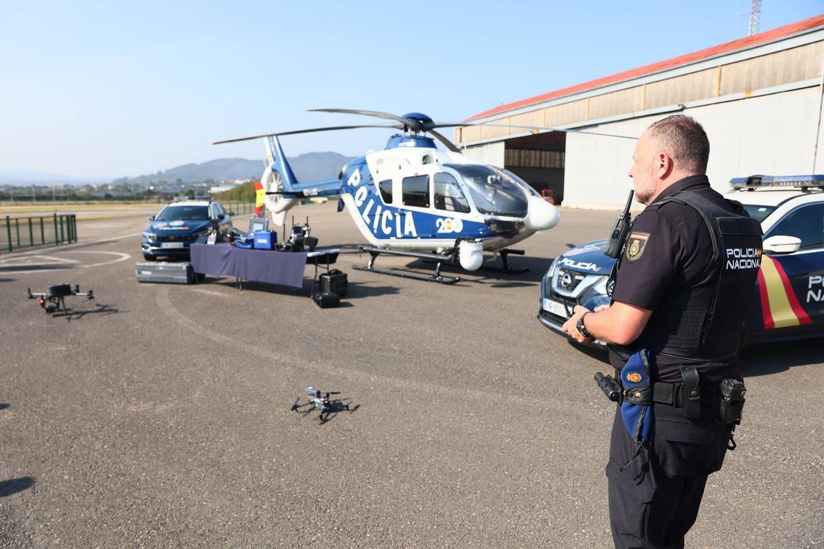 EN IMÁGENES: Los medios aéreos con los que la Policía Nacional vigila Asturias desde el cielo en verano EN IMÁGENES: Los medios aéreos con los que la Policía Nacional vigila Asturias desde el cielo en verano