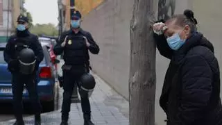 Las vecinas del Cabanyal evitan el desahucio de una anciana de 87 años en el barrio