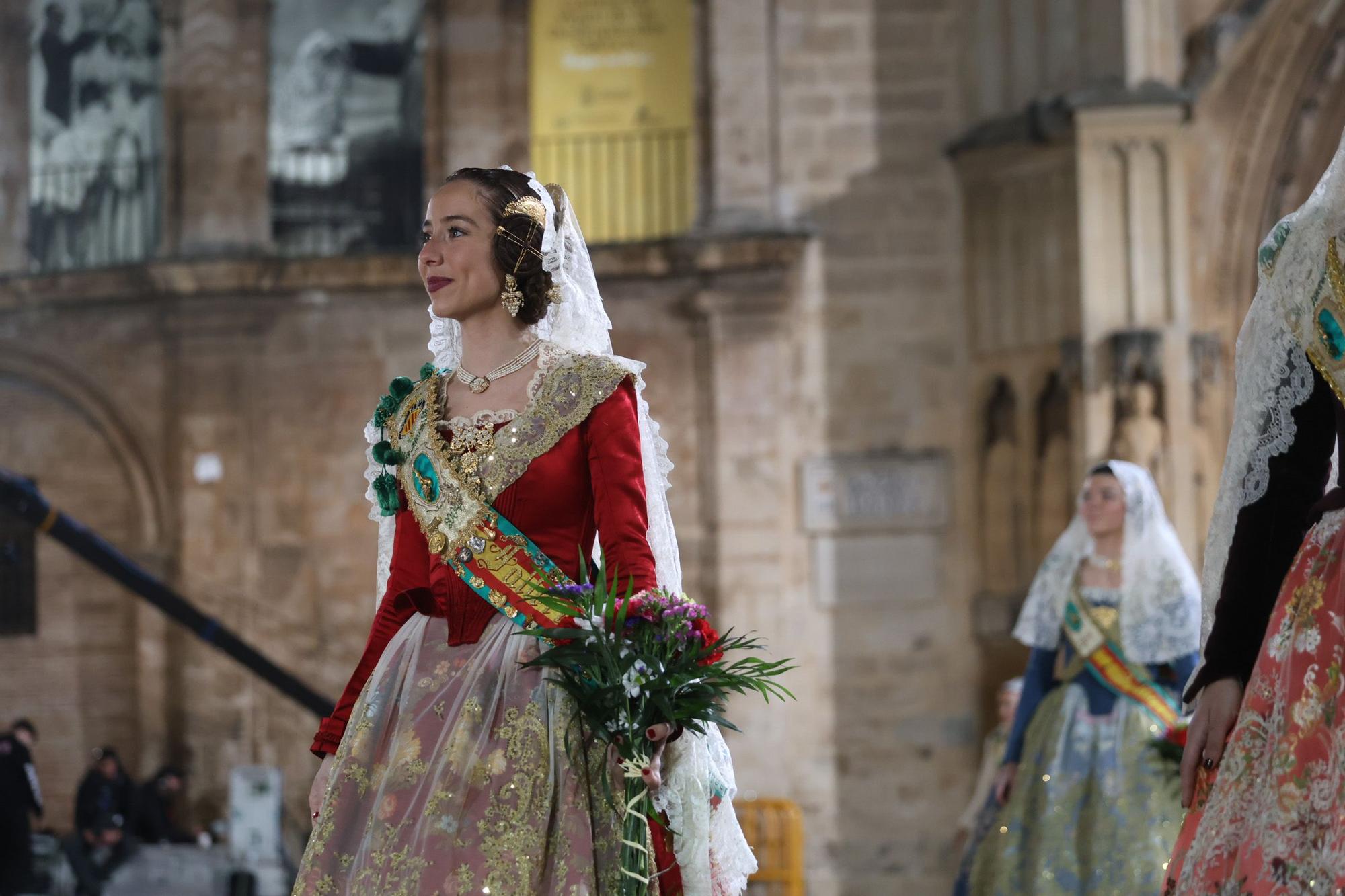 Búscate en el primer día de la Ofrenda en la calle San Vicente entre las 23 y las 24 horas