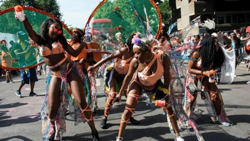 El carnaval de Notting Hill recorda les víctimes de l&#039;incendi de Londres