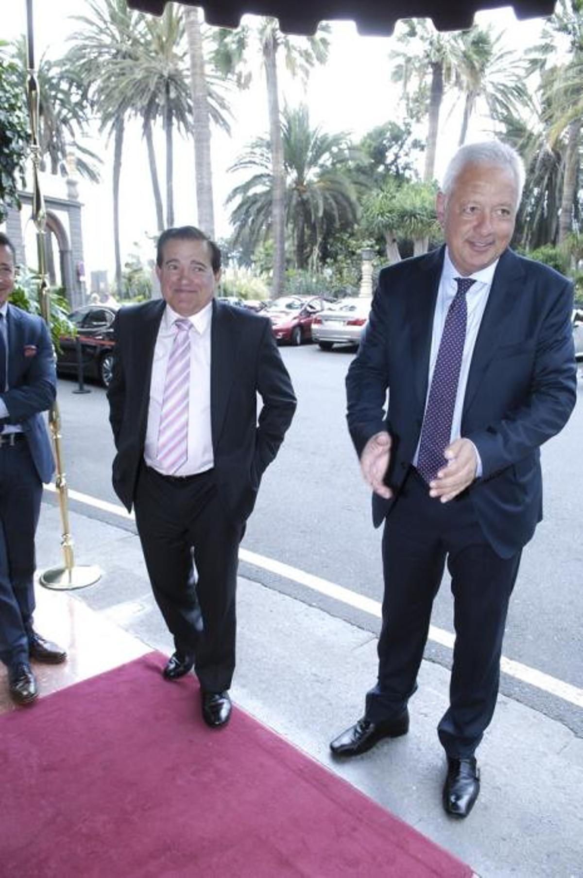 ALMUERZO DE DINOSOL CON EMPRESARIOS