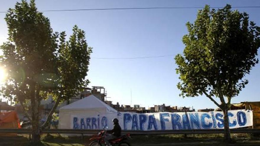 El barrio pobre bonaerense bautizado como Barrio Papa Francisco.