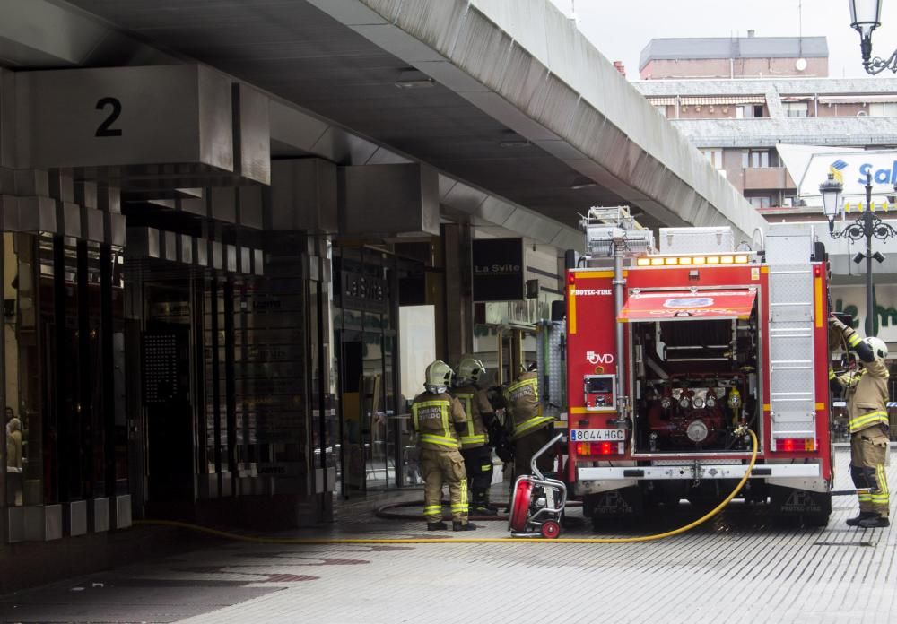 Una mujer fallece al incendiarse su piso en el edificio de Salesas, en Oviedo