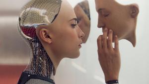 Ava (Alicia Vikander), el perfecto androide con piel humana que protagoniza el filme ’Ex Machina’, de Alex Garland.