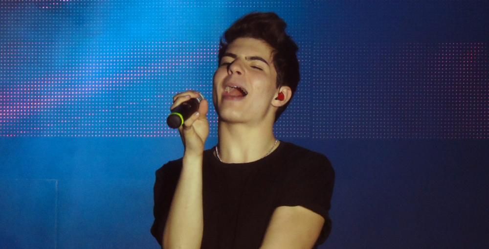 Gemeliers embogeix les adolescents gironines en un concert a Girona