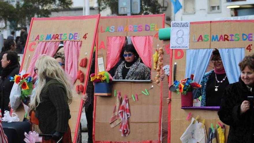 Participantes en el desfile de Carnaval de Luarca del año pasado.