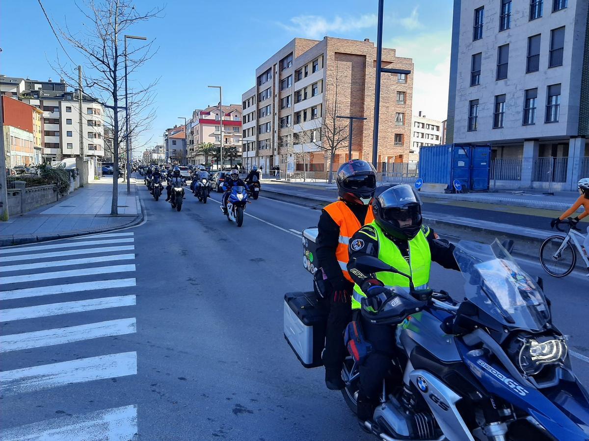 El homenaje a José Manuel Prado, "Chechu", el motero fallecido en Posada, en imágenes