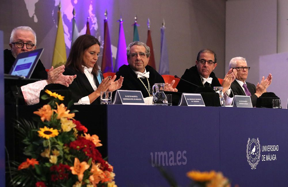 El rector de la Universidad de Málaga (UMA), José Ángel Narváez, defiende el valor de la universidad pública en la apertura del curso académico.