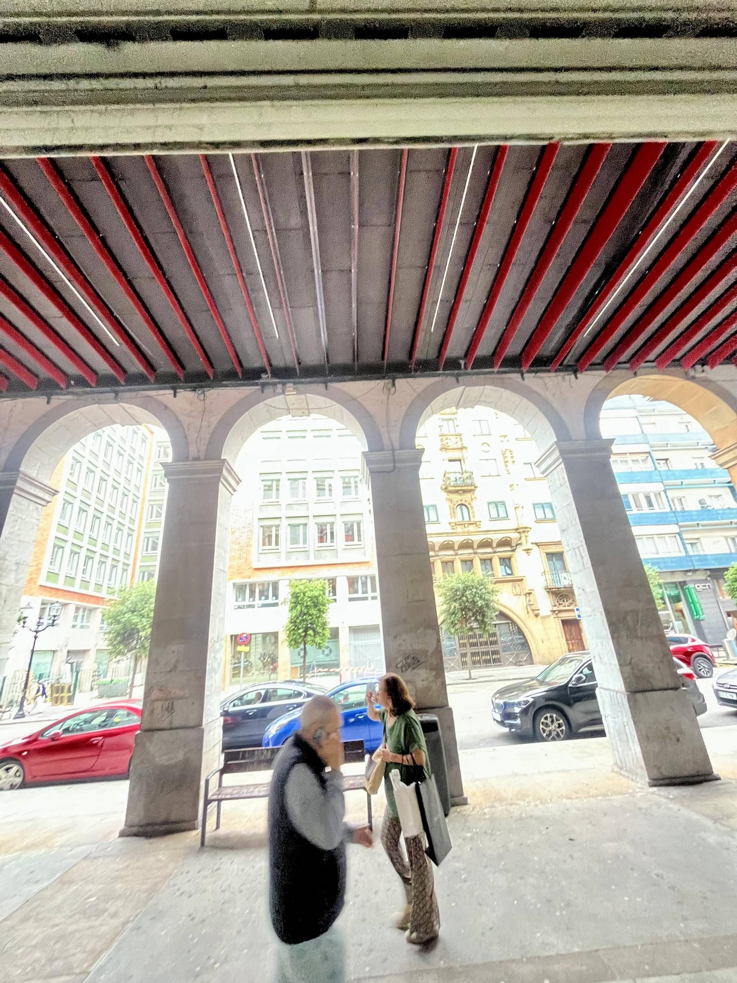 Las pruebas para mejorar el suelo de la calle Marqués de San Esteban, en imágenes