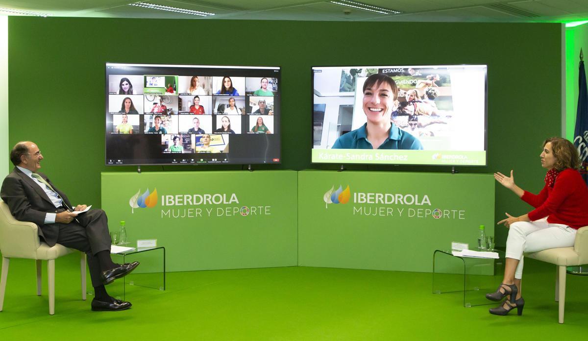 El presidente de Iberdrola, Ignacio Galán, acompañado de la Presidenta del CSD, Irene Lozano.