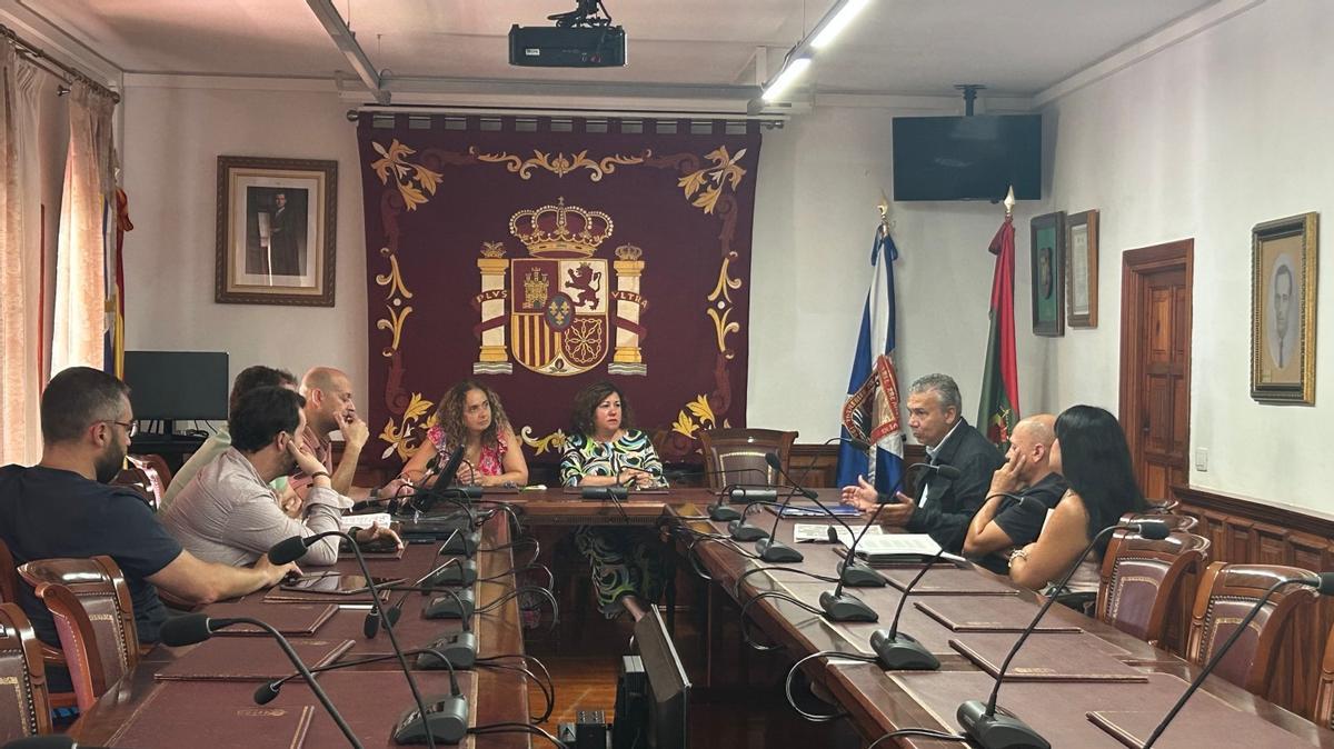 Un momento de la reunión en el Ayuntamiento de Tacoronte