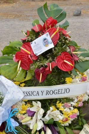 25-06-2019 TELDE. Depositan las coronas por el niño Abimael Cabrera Morillo, que falleció durante las fiestas de San Juan, en el solar de la zona ferial  | 25/06/2019 | Fotógrafo: Andrés Cruz