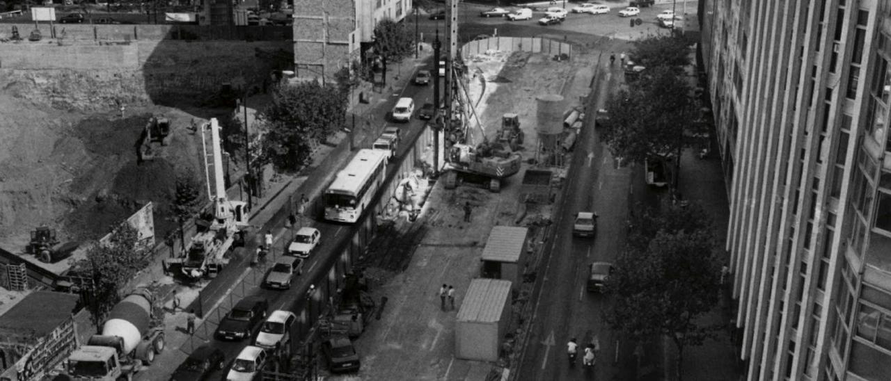 Construcción de El Corte Inglés y del túnel de avenidas a Aragó y Nuredduna.