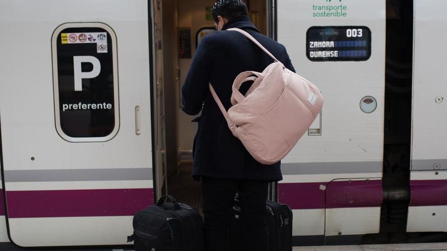 Renfe lanza trenes especiales para ir a las Fallas de Valencia desde Murcia y Cartagena