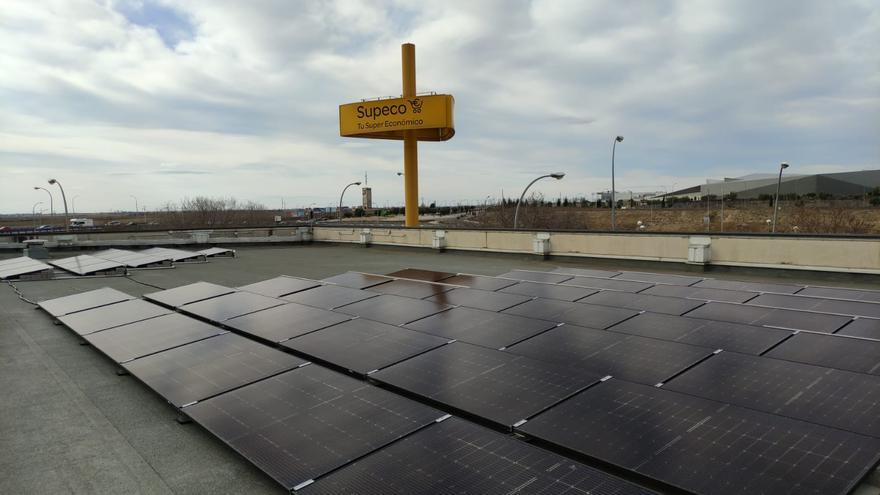 Carrefour impulsa el autoconsumo de energía fotovoltaica en 130 centros