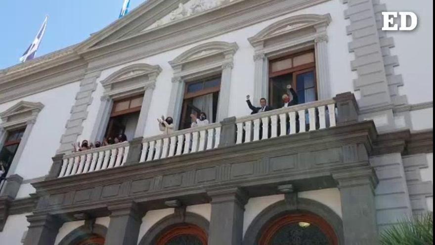 Vídeo: Protestas en el exterior del Ayuntamiento de Santa Cruz por la moción de censura